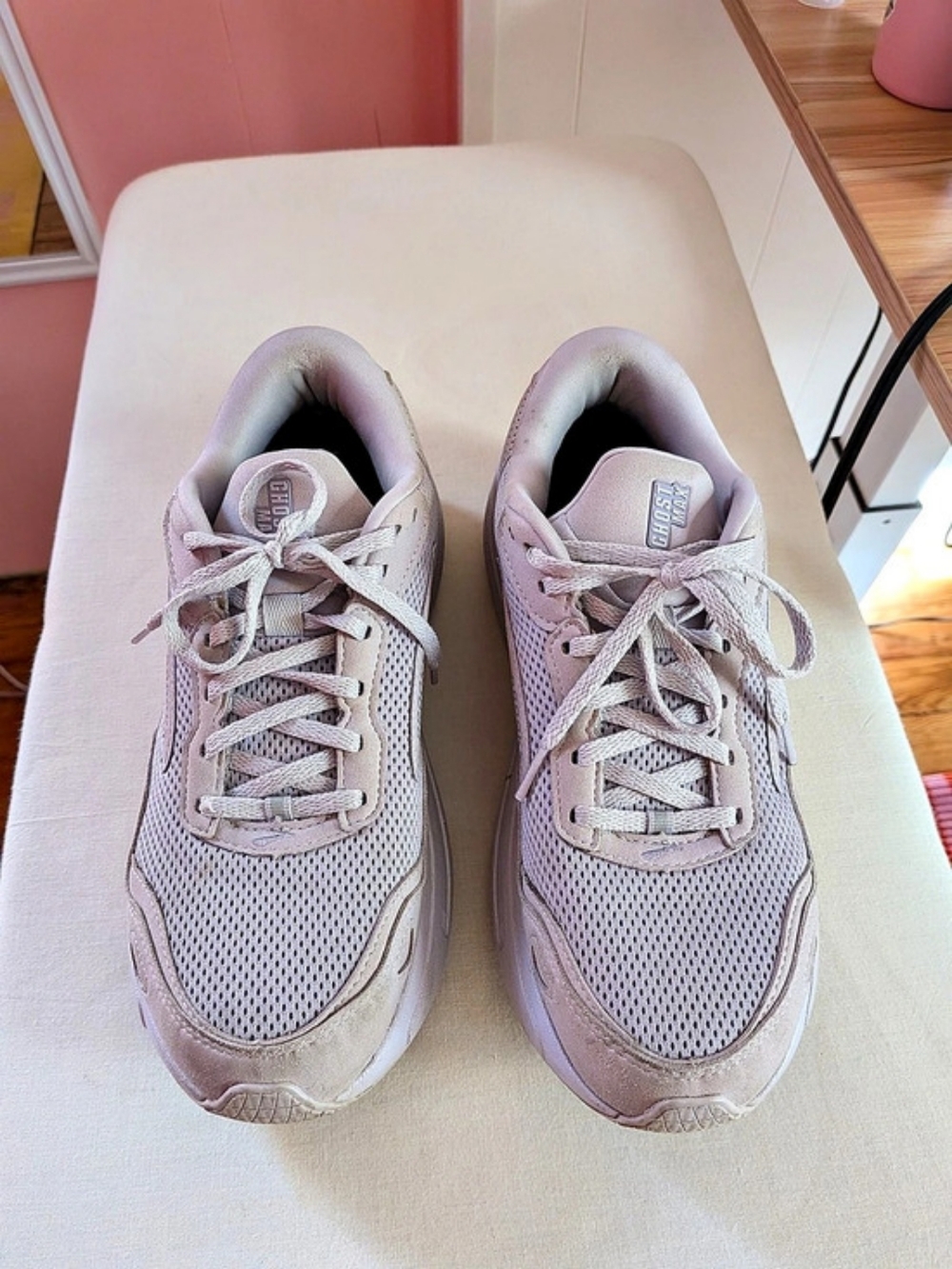Brooks Ghost Max Women's Athletic Shoes US 10 D Pink & White